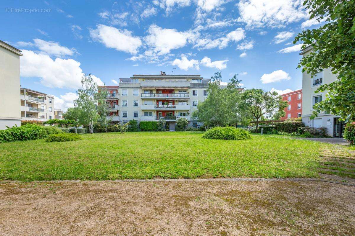 Appartement à MEYZIEU