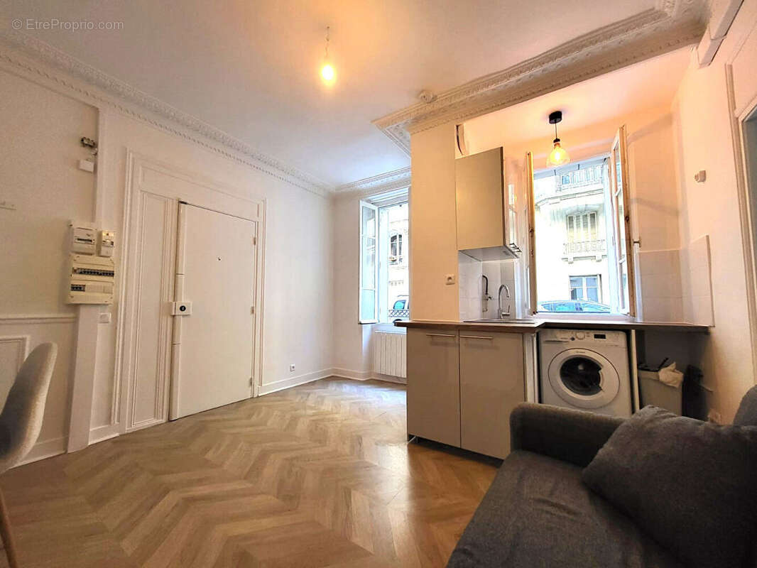 Appartement à PARIS-20E