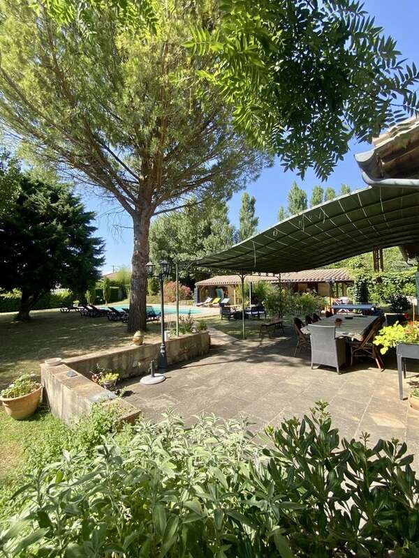 Villefranche, bâtisse de caractère avec chambres d'hôtes, dépendances, jardin et piscine - photo 6