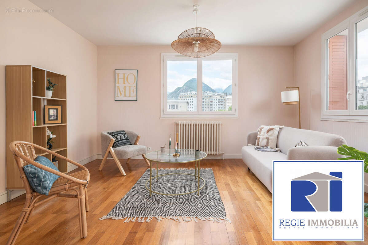 Coin salon sans vis à vis - Appartement à GRENOBLE