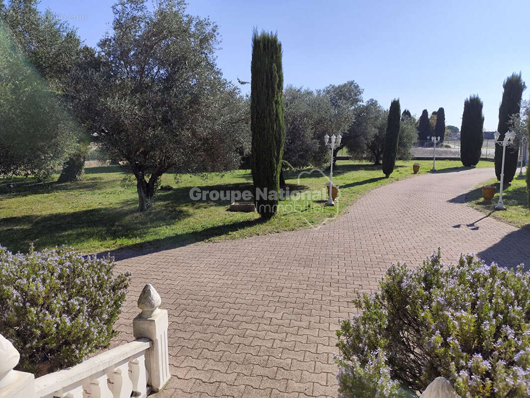 Maison à CAMARET-SUR-AIGUES