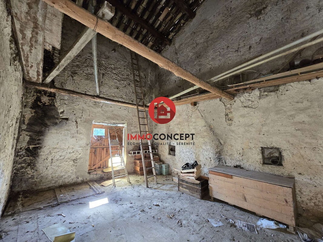 Maison à SAINT-MARCEL-DE-CAREIRET