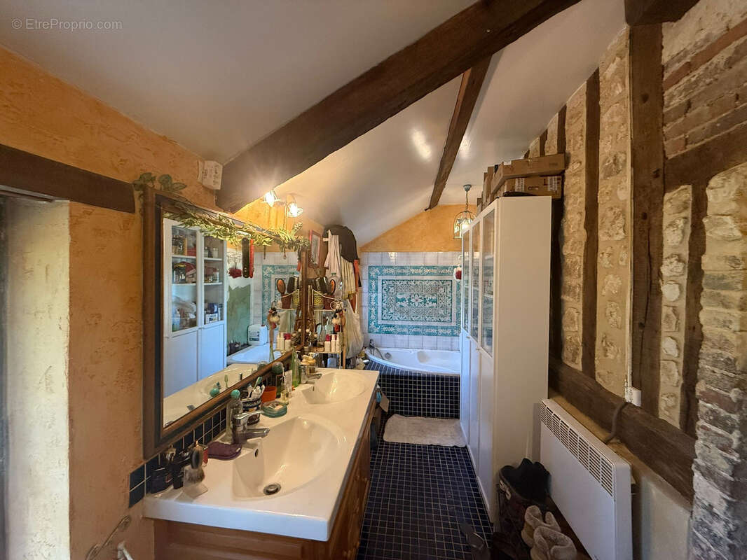 Maison à SAINT-AQUILIN-DE-CORBION