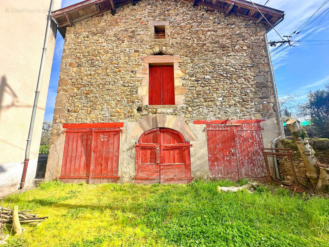 Maison à LIVINHAC-LE-HAUT