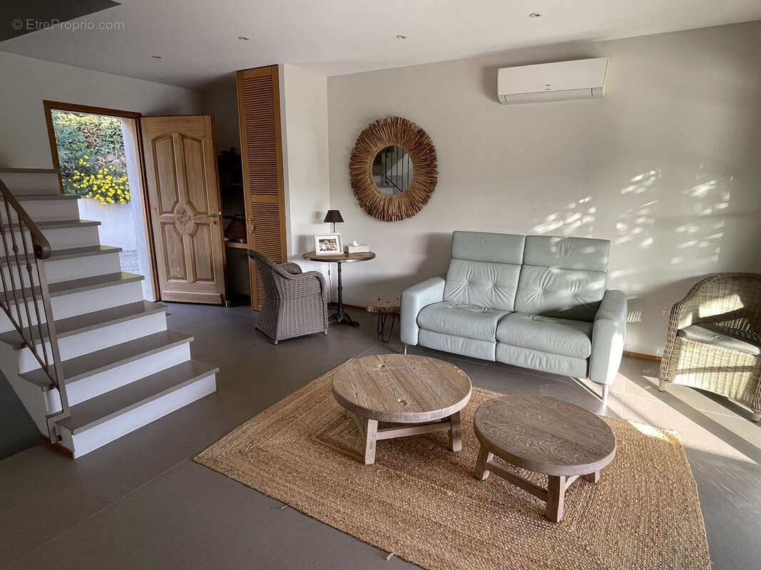 Maison à PLAN-DE-LA-TOUR