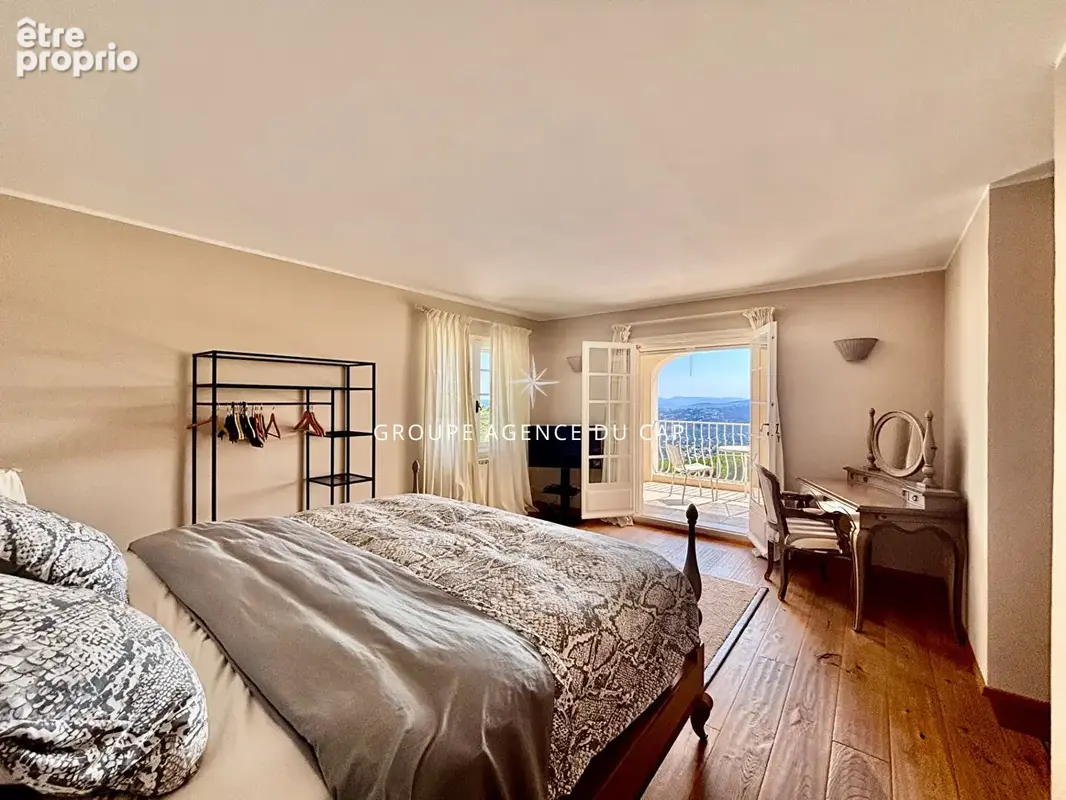 À vendre villa beaux volumes 6 chambres vue mer sud-ouest parkings aux issambres - photo 11