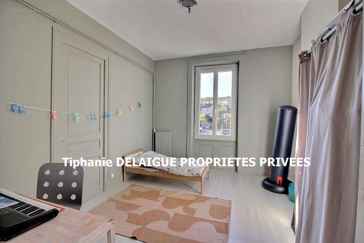 Appartement à LE CHAMBON-FEUGEROLLES