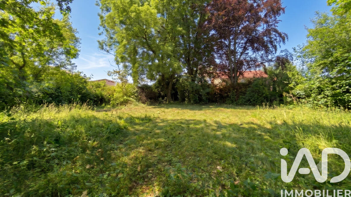 Photo 1 - Terrain à LIMAS