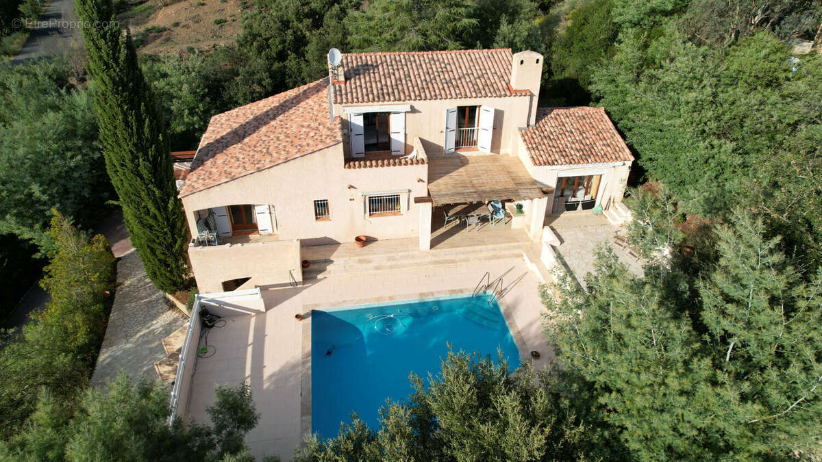 Maison à LES ISSAMBRES