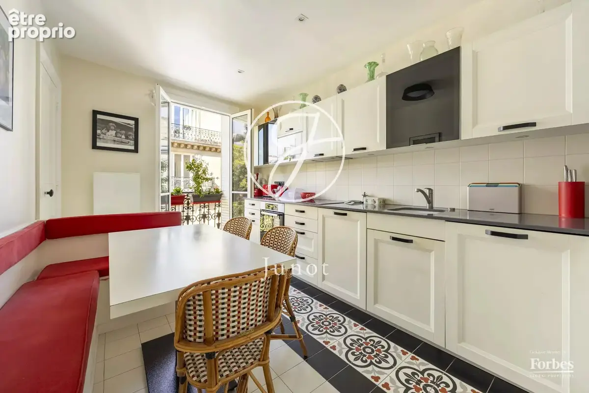 Paris 7e - GROS CAILLOU / BOSQUET - Appartement - 4 pièces - 106,21m² Carrez - 107,47m² au sol - 2 chambres - Vues sur monument - photo 12
