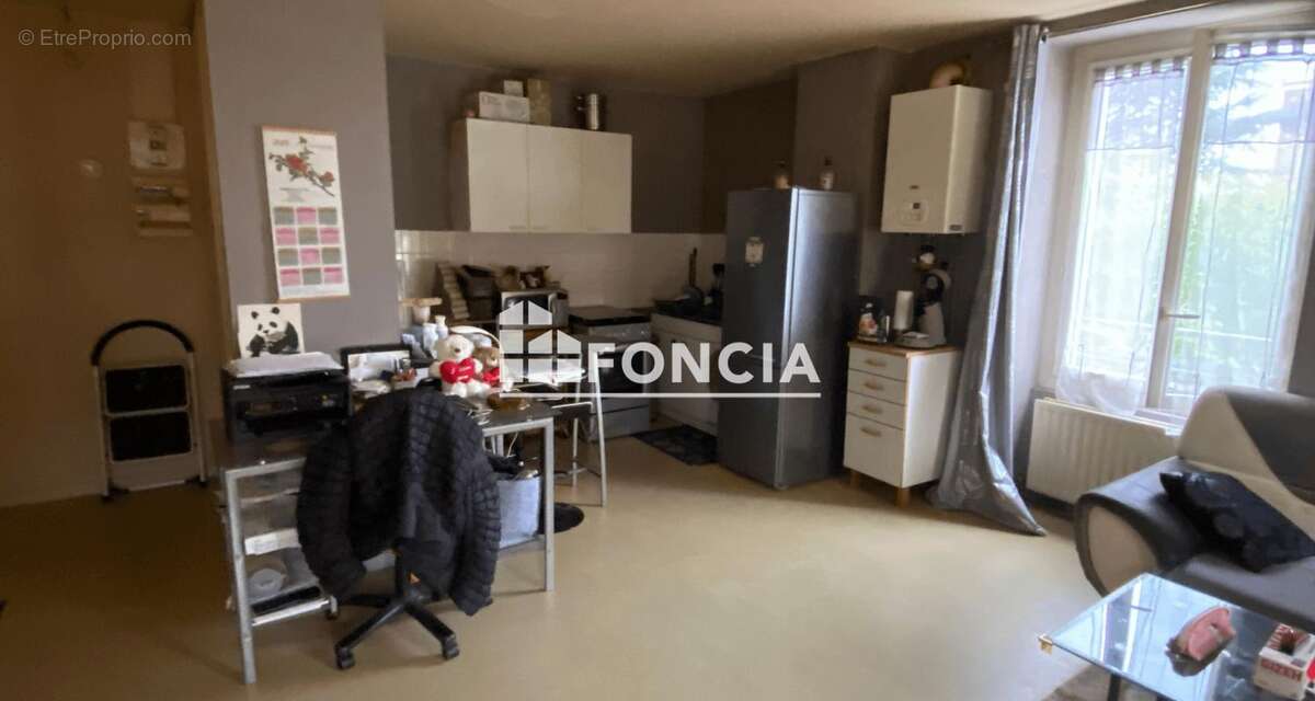 Appartement à LE CHAMBON-FEUGEROLLES