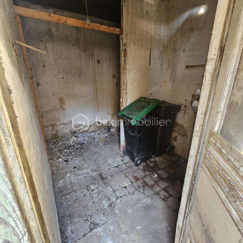 FLEURANCE — CŒUR DE VILLE Maison de ville de 114m2 traversante avec cour et appentis — A rénover. Fort potentiel - photo 18