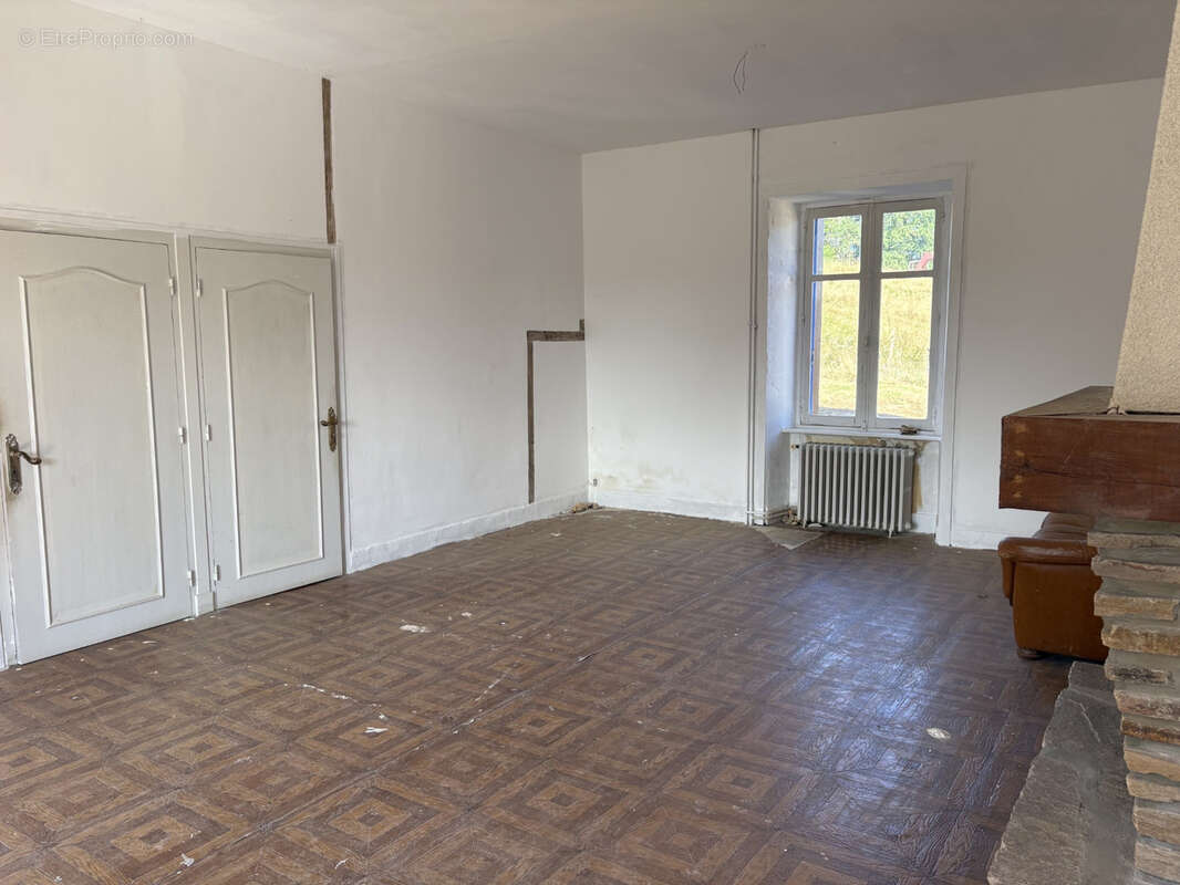 La Porcherie maison de campagne de 6 pièces à restaurer avec un petit jardin et vues - photo 8
