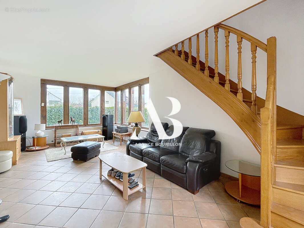 Maison à LE PLESSIS-FEU-AUSSOUX