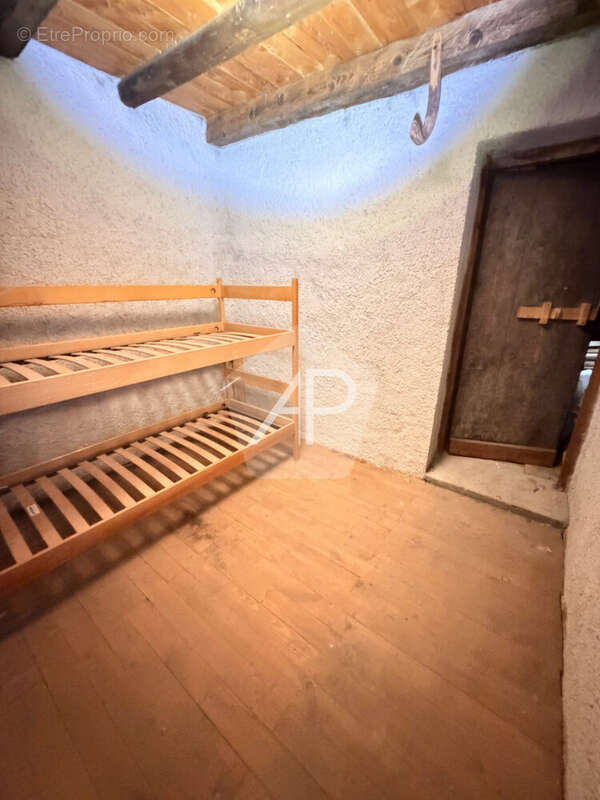Maison 220 m² à Cervieres  - photo 8