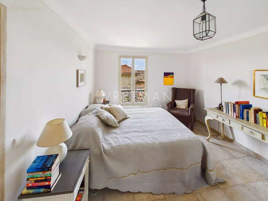 Appartement à TOURRETTES-SUR-LOUP