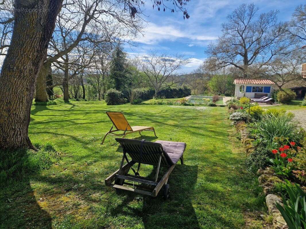 Propriété avec piscine sur environ 1,5 Ha de terrain - photo 3