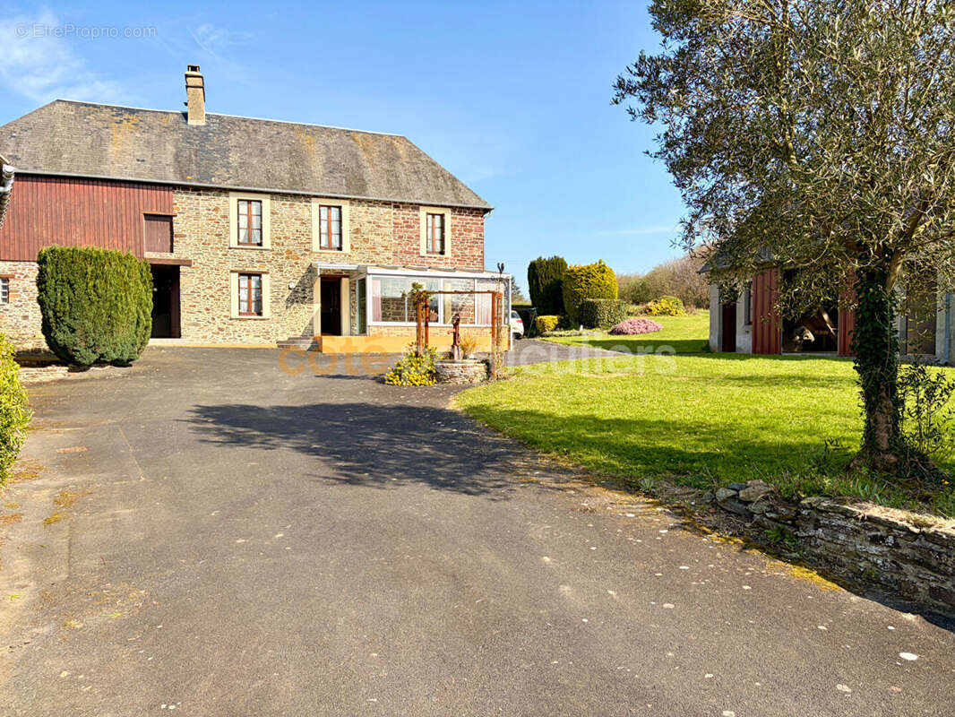 Maison à LE MESNIL-ROUXELIN