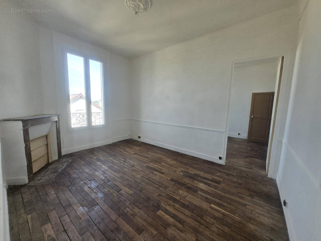 Appartement à LES PAVILLONS-SOUS-BOIS