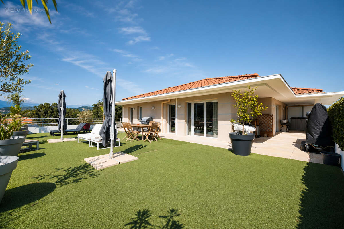 Appartement à MANDELIEU-LA-NAPOULE