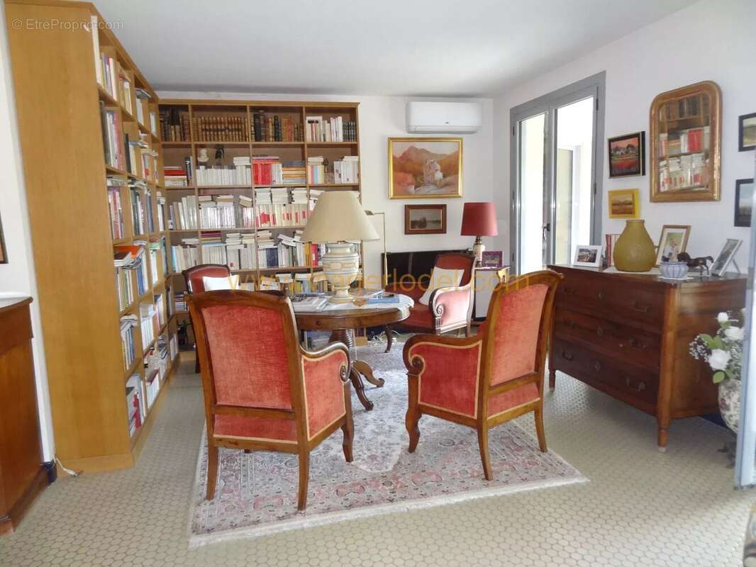 Maison à SAINT-CLEMENT-DE-RIVIERE