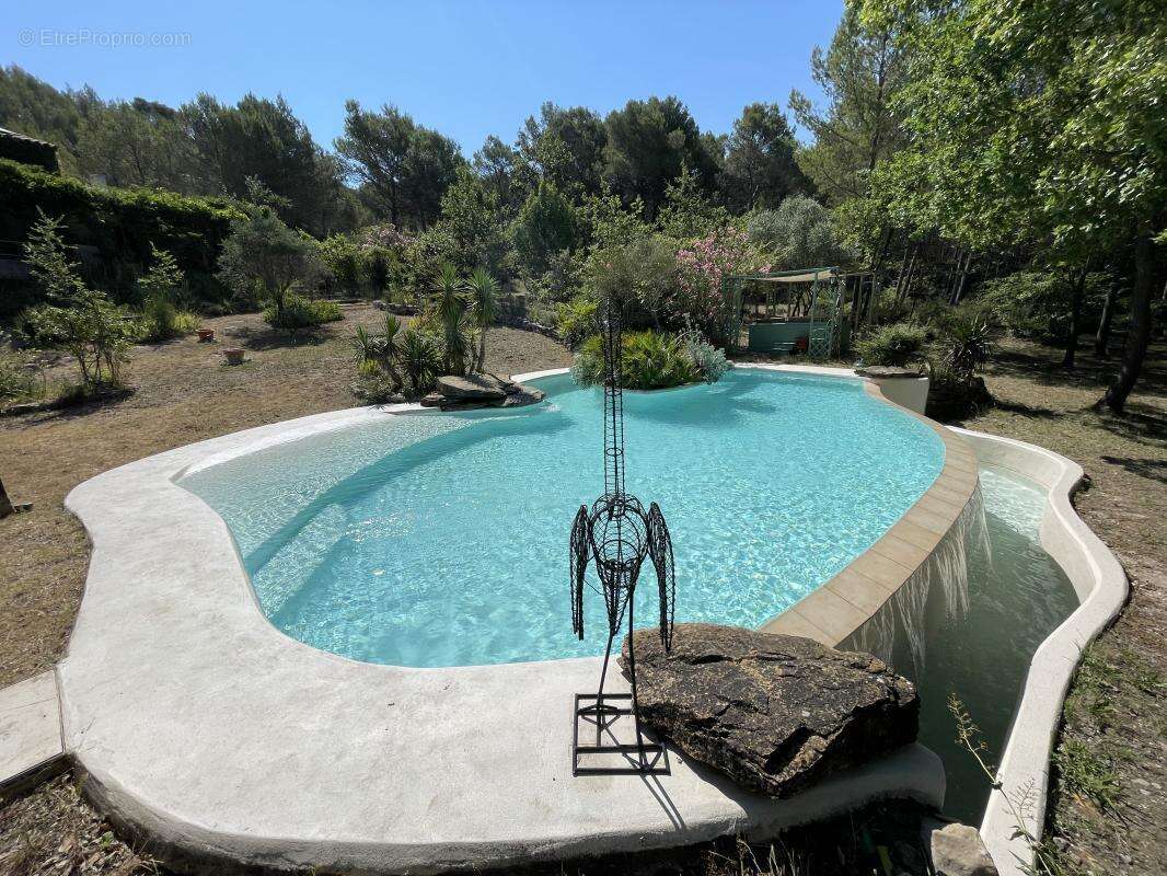 Maison 265 m² à Rognes  - photo 8