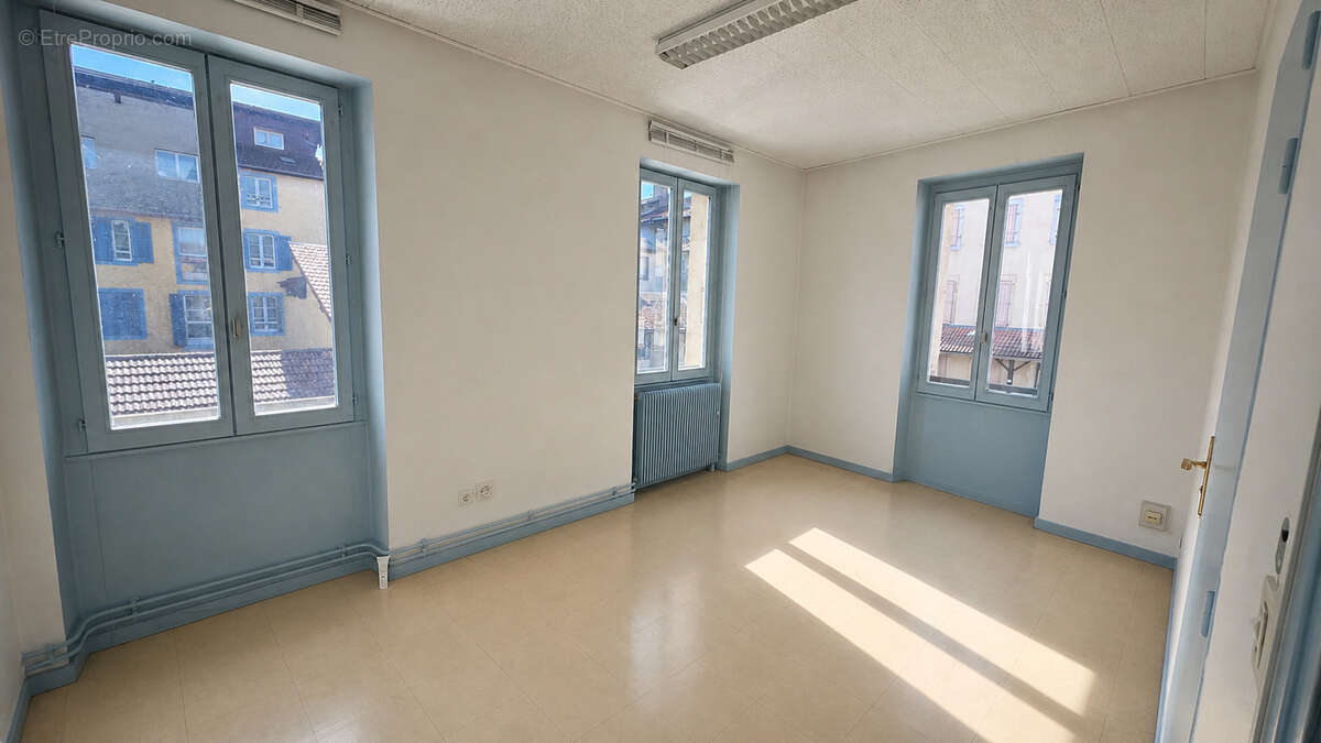 Appartement à rénover possible duplex (110 m2 au sol) avec entrée indépendante - photo 2