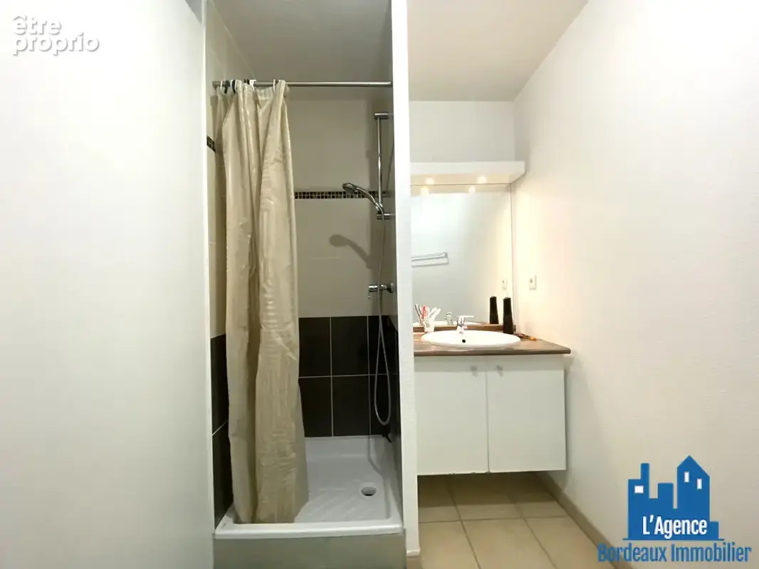 Bègles - appartement type 2 de 38 m²  avec une loggia de 3,5 m² + place de parking en sous-sol. benoît trement - o6 51 26 22 32. - photo 7