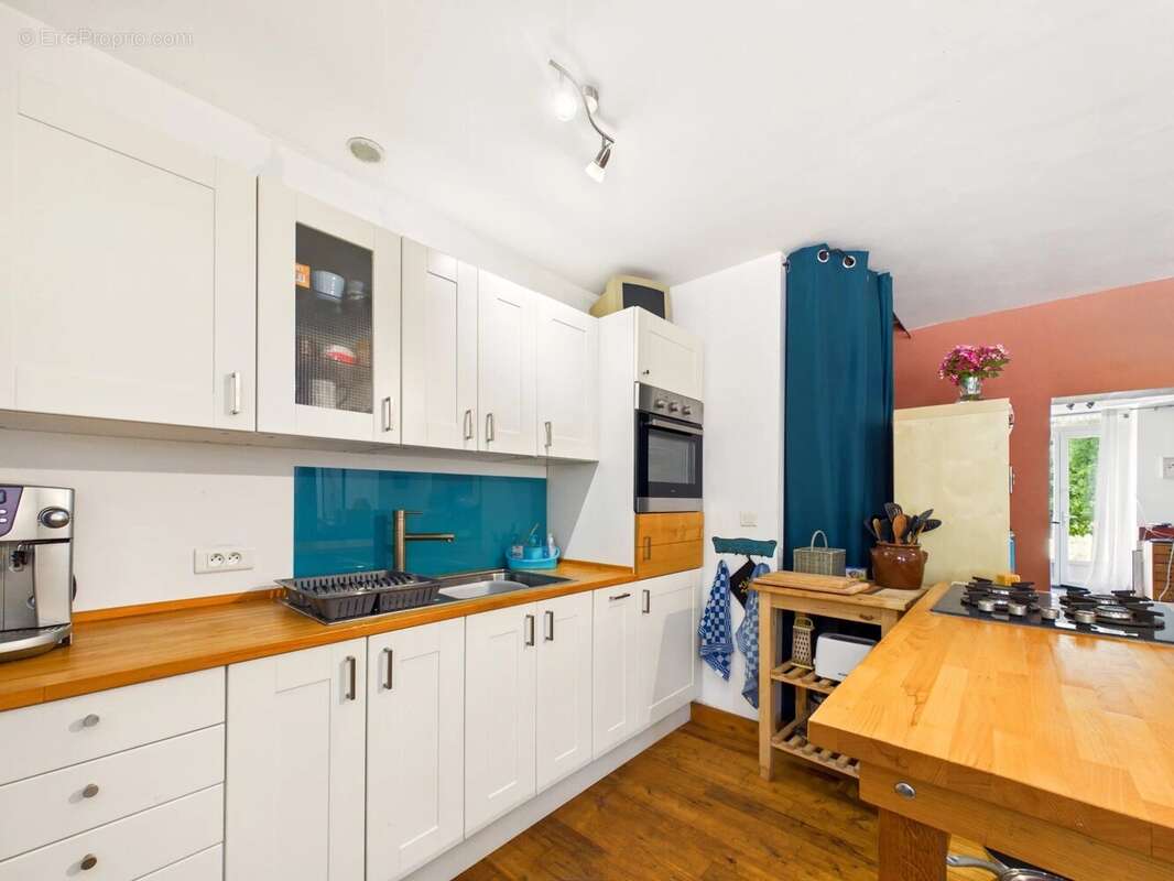 Longère avec Maison d'amis, granges et piscine - photo 9