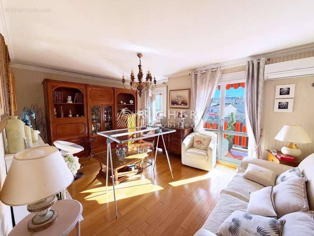 Appartement à VALLAURIS