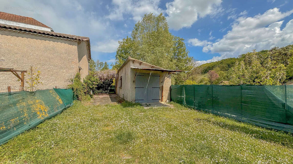 Maison à MONTAIGU-DE-QUERCY
