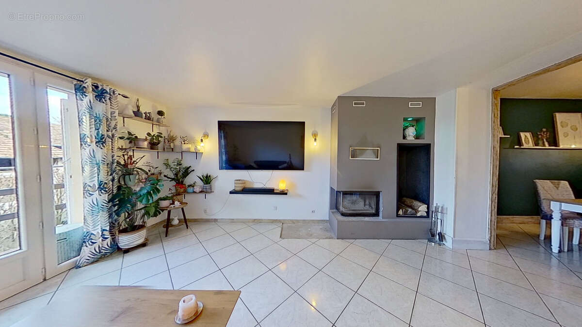 Maison à MONCEL-SUR-SEILLE