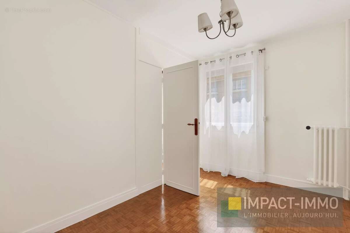 Appartement à COURBEVOIE