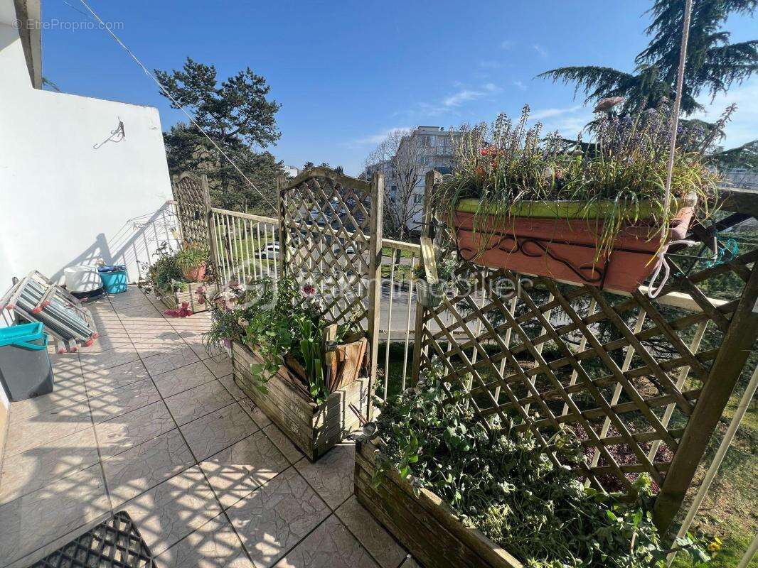 Appartement à SAINT-MICHEL-SUR-ORGE