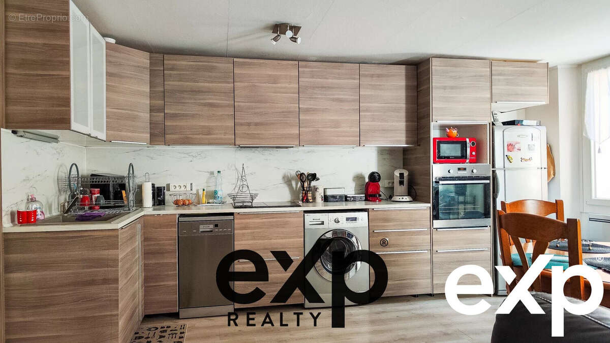 Appartement à VINS-SUR-CARAMY