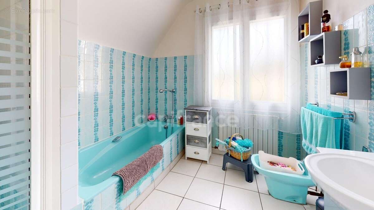 LE JUCH(29) Maison néo-bretonne de 148m² sur un terrain de 1000m², 4 chambres, garage, sous-sol - photo 13