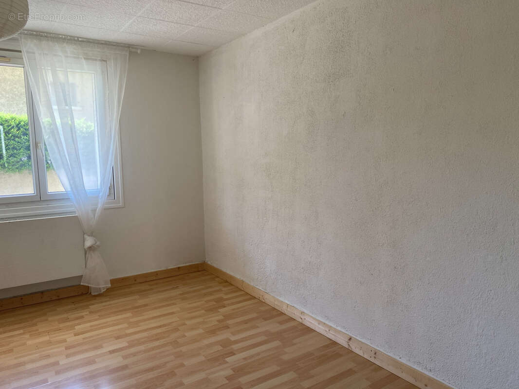 Appartement T3 avec cave, Rue Albert de Mun 26000 VALENCE - photo 4