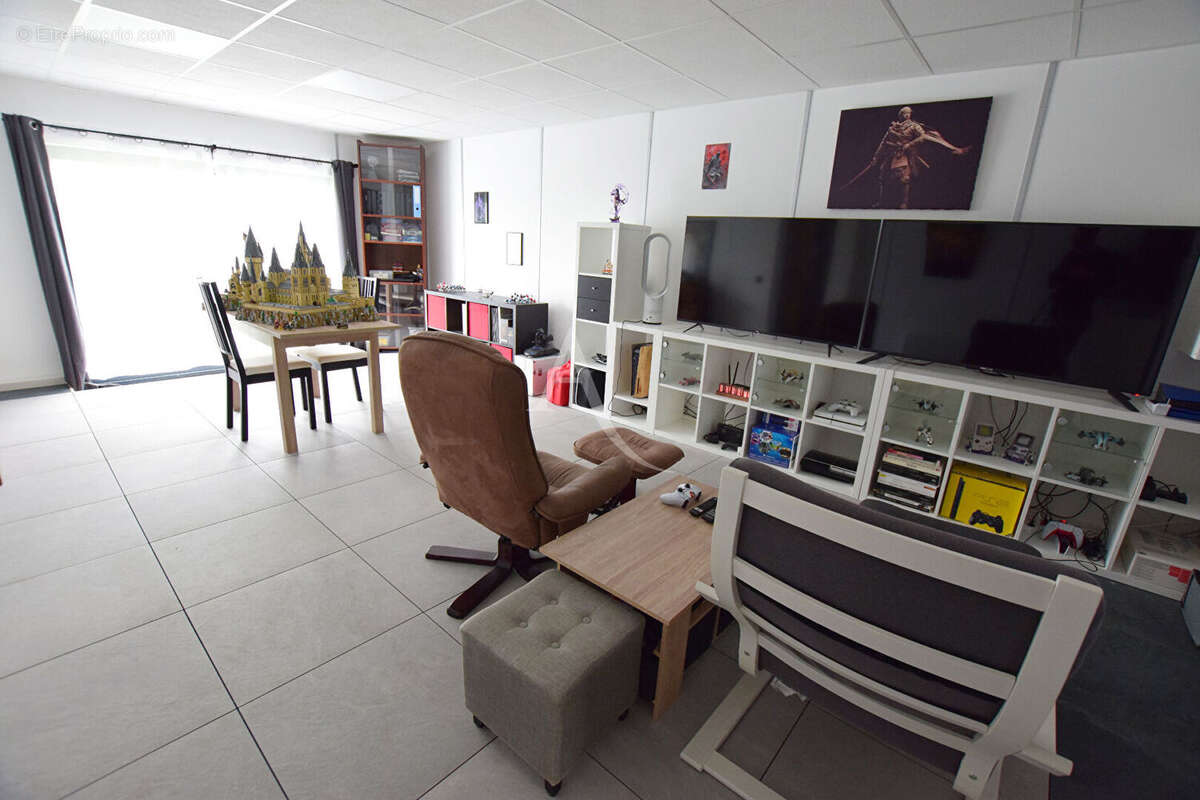 Maison à MONTIGNY-LENCOUP