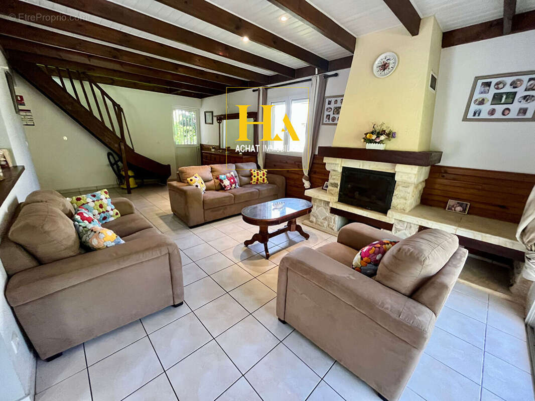 Maison Saint Joseph - Plaine des grègues  8 pièces 232.8 m2 - photo 3