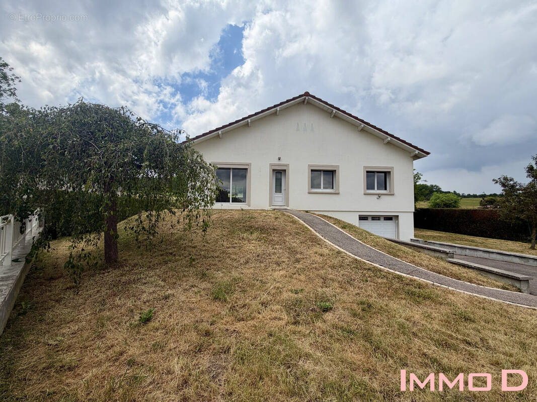 Maison à PAREY-SOUS-MONTFORT
