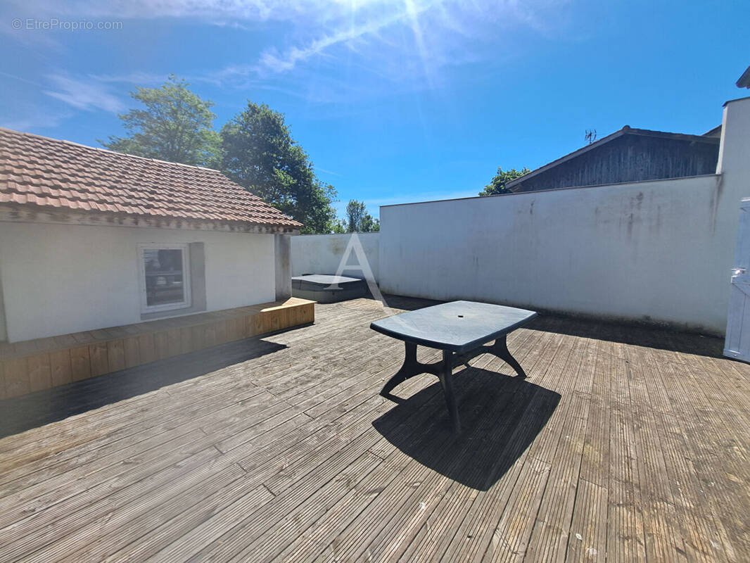 Maison à VILLENEUVE-DE-MARSAN