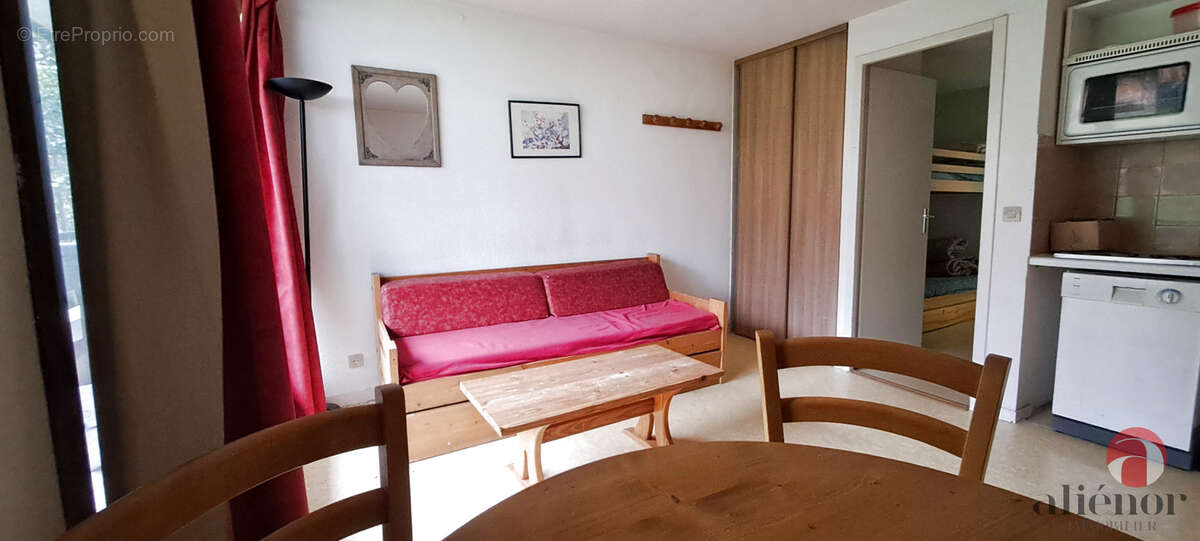 Appartement à MORILLON