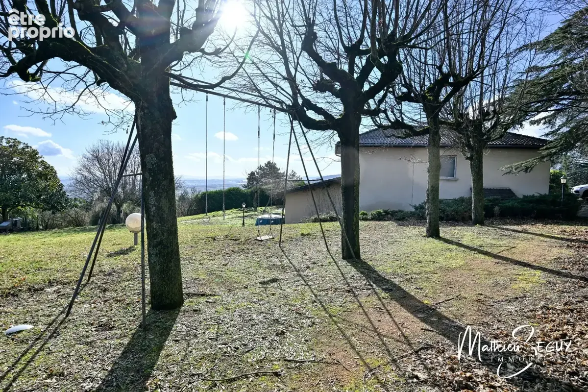 VAUGNERAY - Terrain à bâtir pour une maison P4 à étage + garage - photo 3