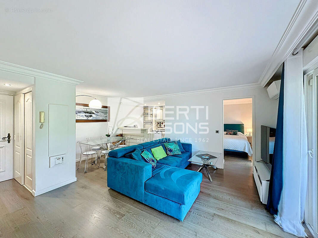 Appartement à MANDELIEU-LA-NAPOULE