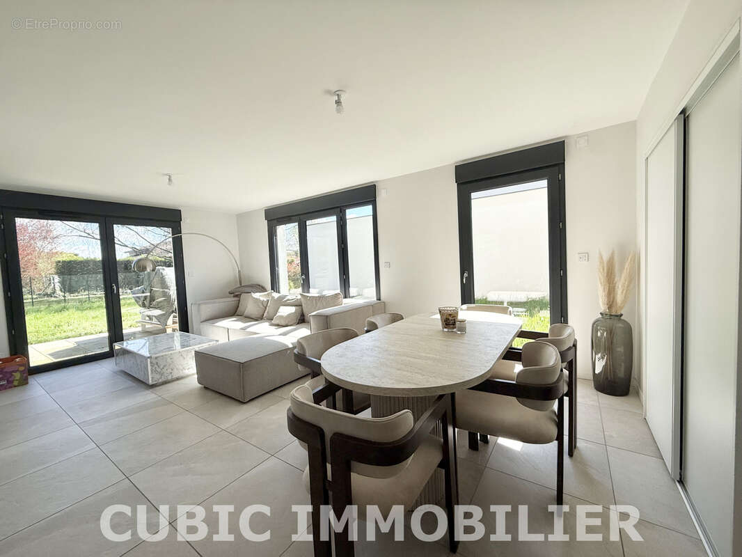 Maison à AMBERIEUX