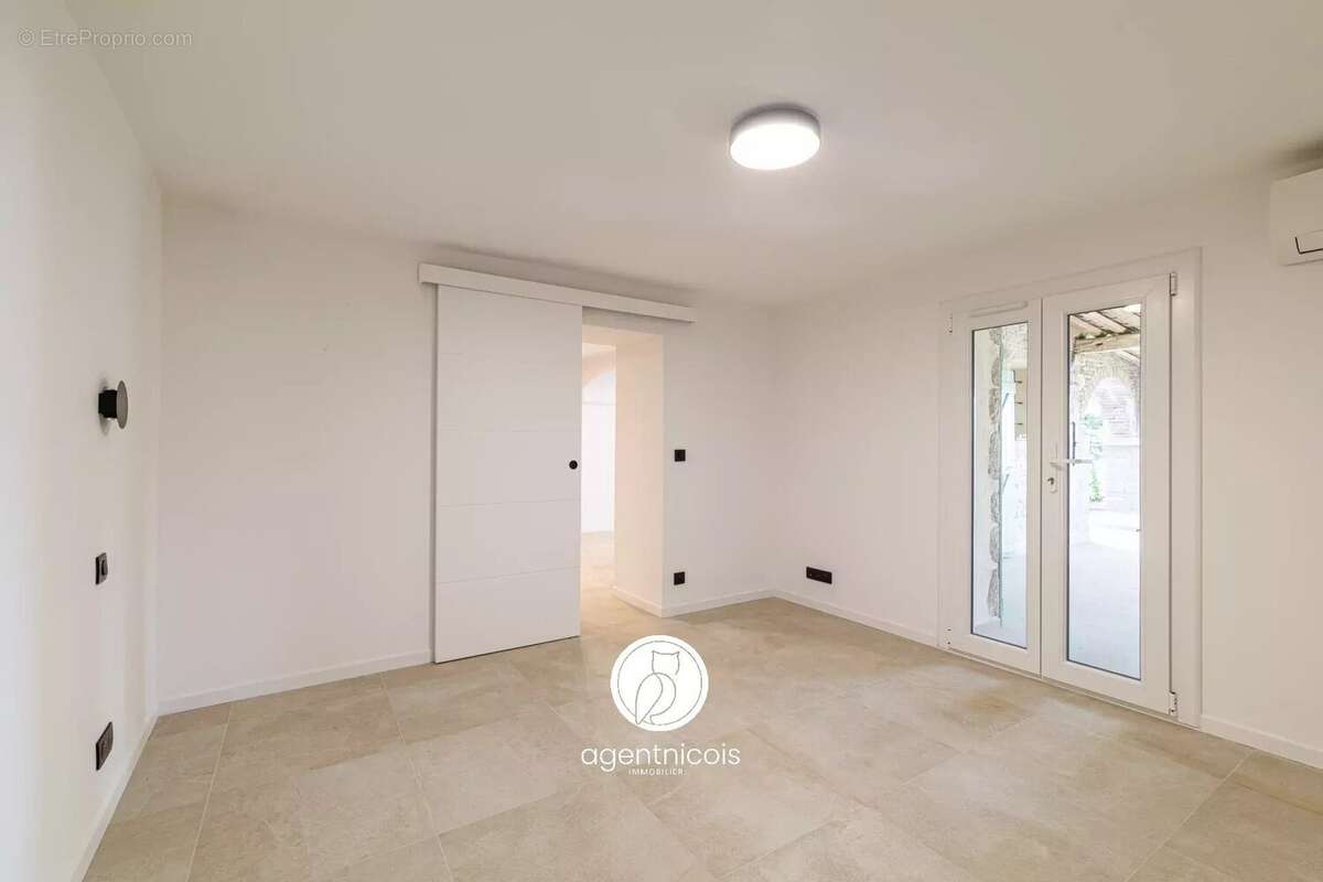 Appartement à SAINT-LAURENT-DU-VAR