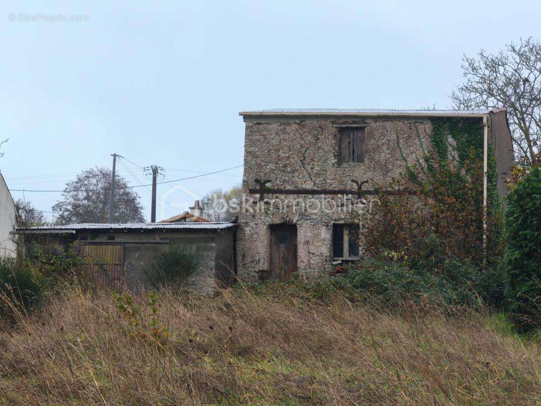Terrain à LA CHAPELLE-BASSE-MER