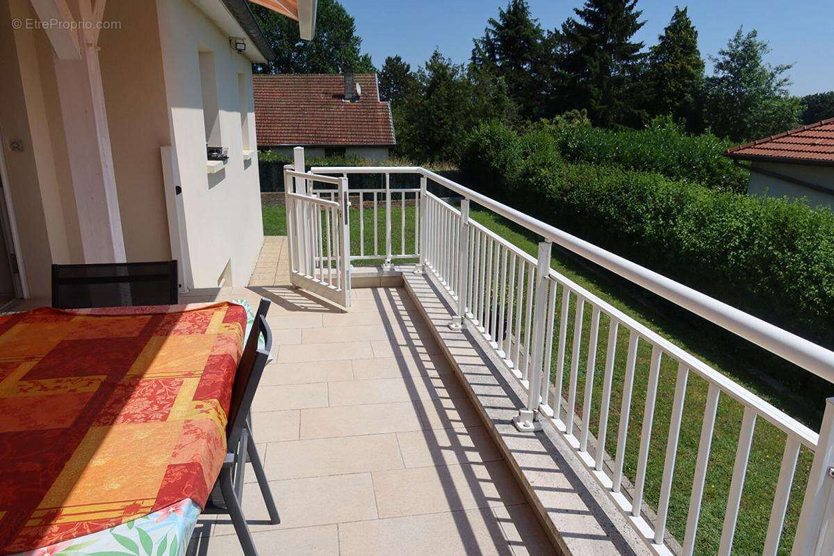 Maison à POUILLEY-LES-VIGNES