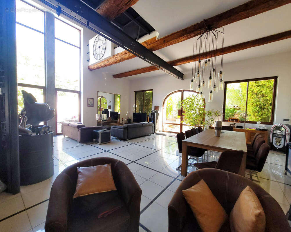 A vendre maison de caractère avec Piscine Chauffée au Centre du Village - photo 12