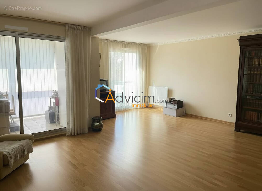 Pièce à vivre - Appartement à OLIVET